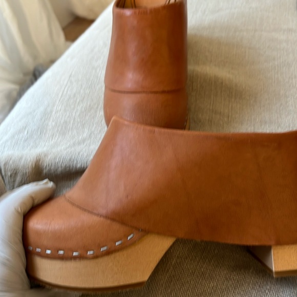 Swedish Hasbeens Tan Leather Clogs - Picture 15 of 16